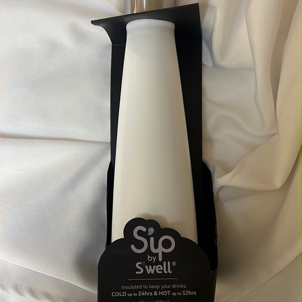 Sip by S’well. 15 oz. Insulated water bottle. Color: Marshmallow White. NIB